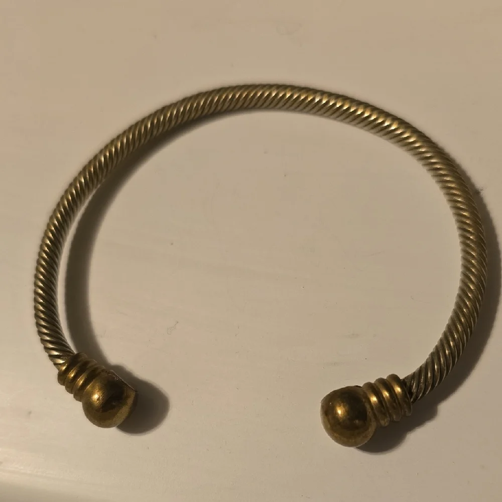 Twisted Gold-Toned Women's Bracelet